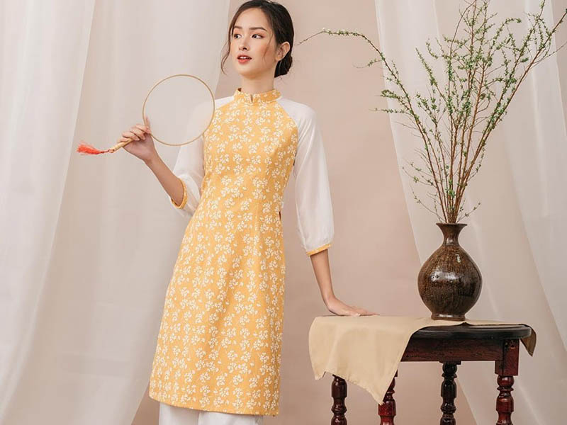 8896dea9-mau-ao-dai-cach-tan-1 Họa tiết hoa nhí được ưa chuộng trên những mẫu áo dài cách tân của năm 2023